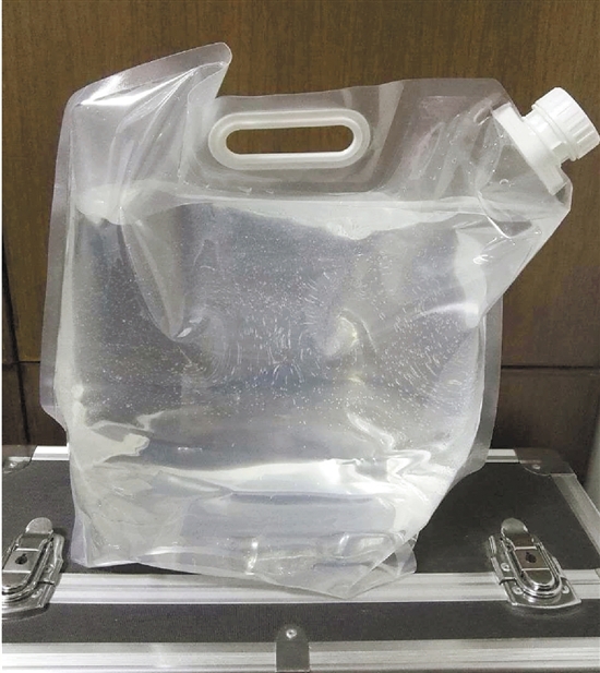 折叠水袋装上阵，锅碗瓢盆齐“接水” 杭州人昨夜一场无声的“备水保卫战”